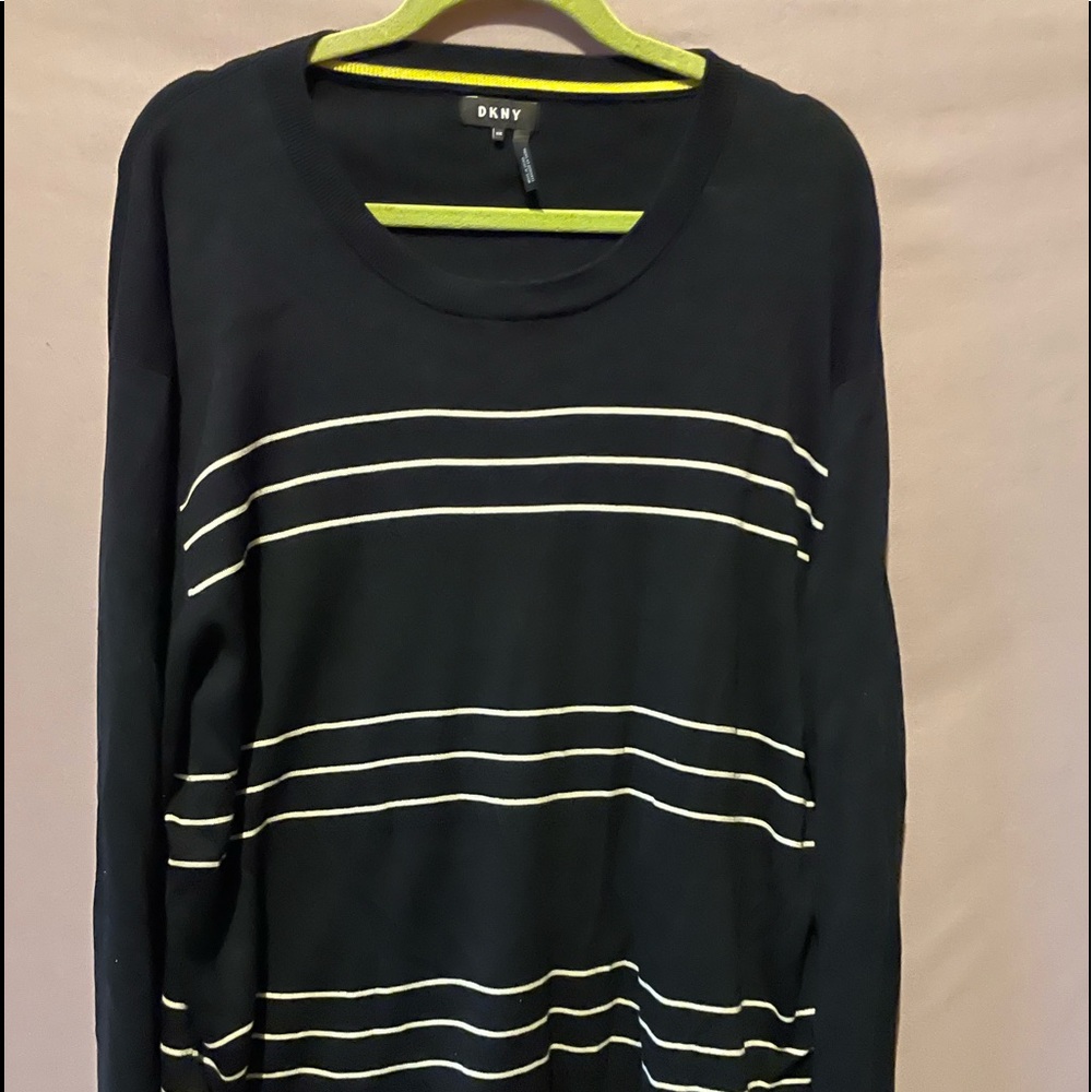 DKNY STRIPE SWEATER.